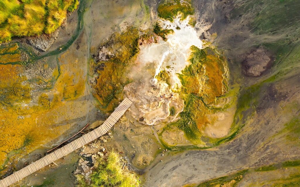 Overview of the Sempaya Female Hotspring